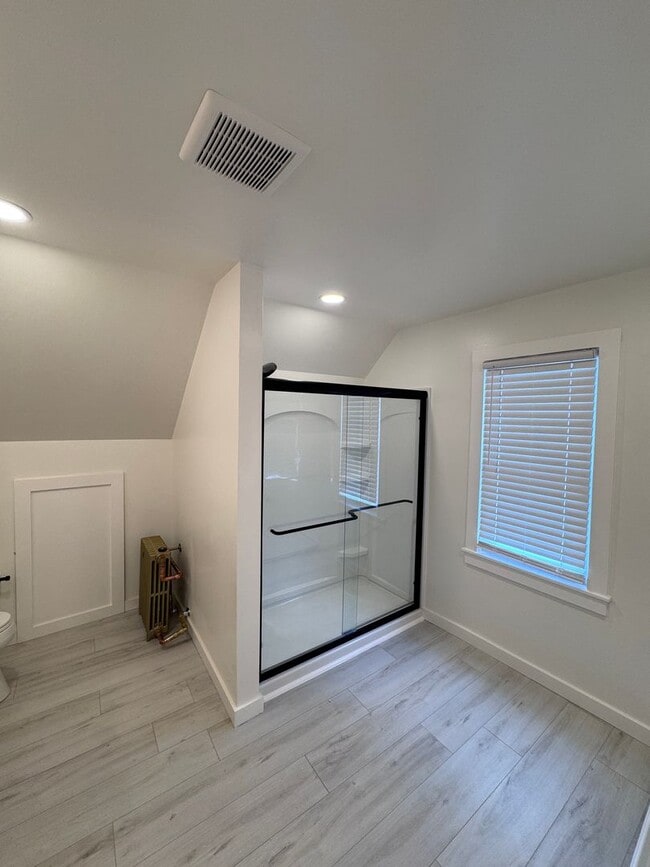 Building Photo - Unicorn Unit