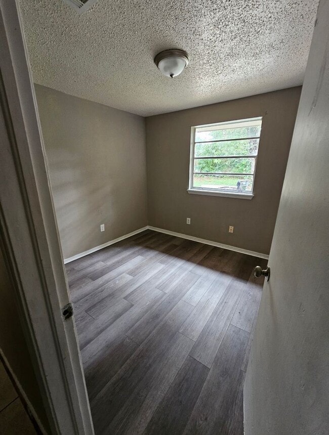 Building Photo - 4 Bedroom House Available