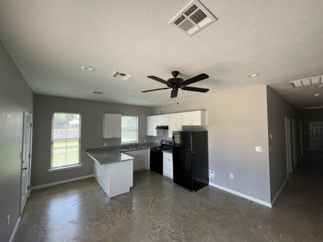 Foto del edificio - 2 Bedroom 2 bath Duplex for lease