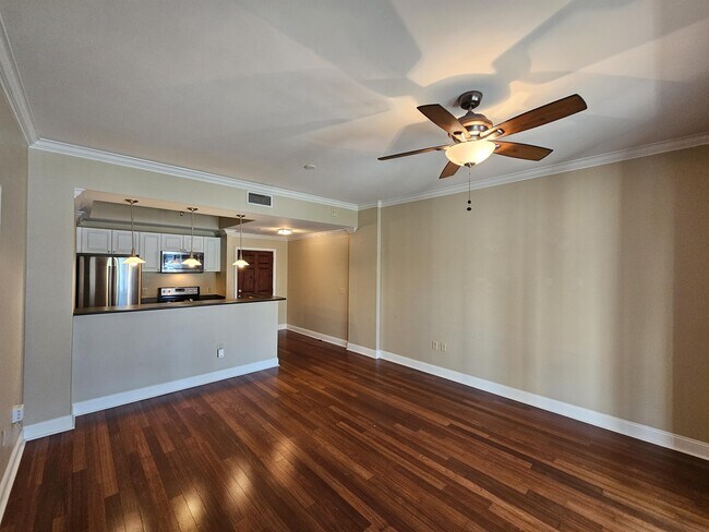 Foto del edificio - 300 W 5th St