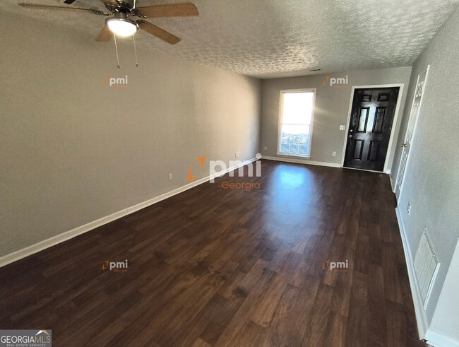 Building Photo - 102 Peachtree Ct