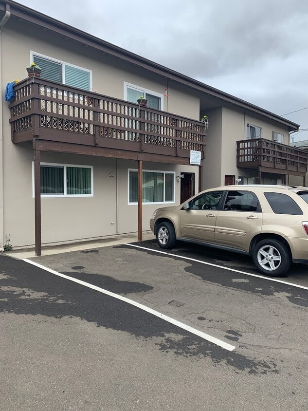 Building Photo - 406 Ferrini Rd