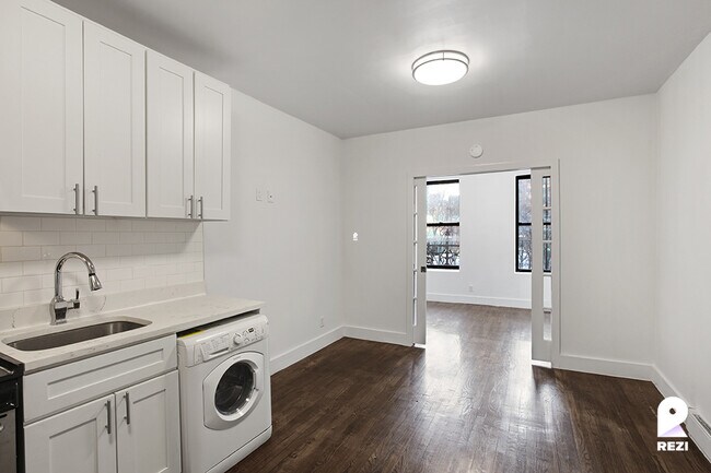 Building Photo - 318 W 49th St