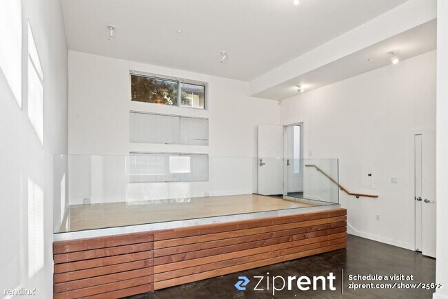 Building Photo - 2 br, 2 bath Townhome - 2910 Mandela Pkwy,...
