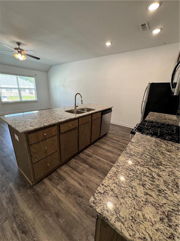 Foto del edificio - 637 Hidden Springs Dr