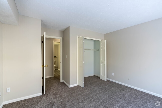 2BR, 1BA - 1,000SF - Bedroom - Woodrun Apartments