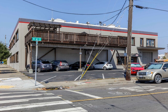 Building Photo - 530 E 8th St