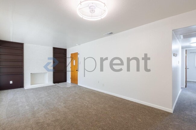 Building Photo - Unit