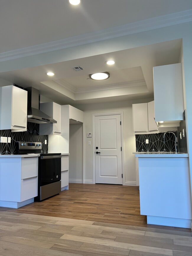 Building Photo - 203 S Meridith Ave
