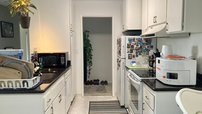 Kitchen - 1321 Webster St