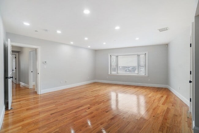 Building Photo - 121 W 7th St