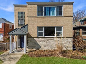 Building Photo - 556 Barton Ave