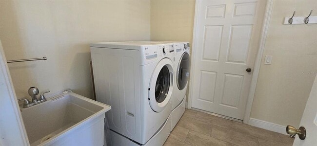 Building Photo - 2125 Barbosa Ct