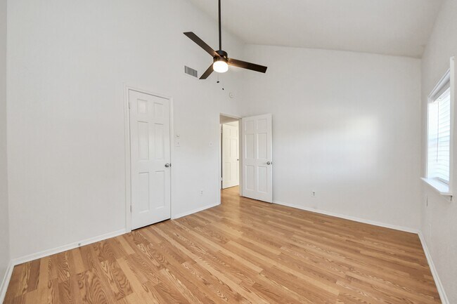 Building Photo - 10743 Boardwalk St