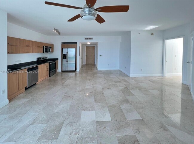 Foto del edificio - 350 S Miami Ave