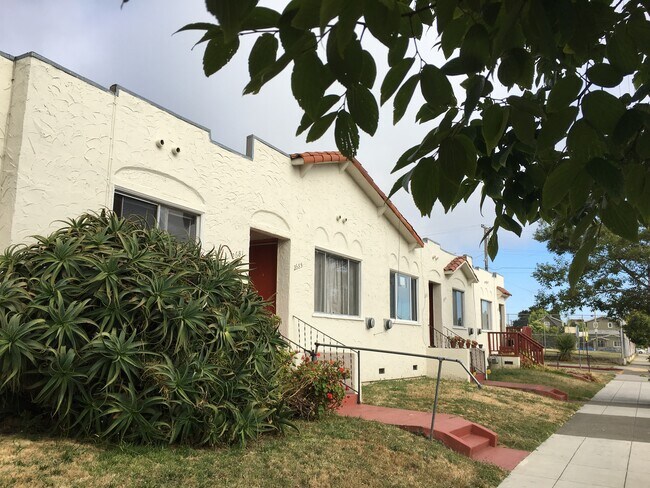 Building Photo - 2681 Sacramento St
