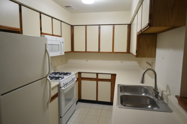 Building Photo - 641 Hapsfield Ln