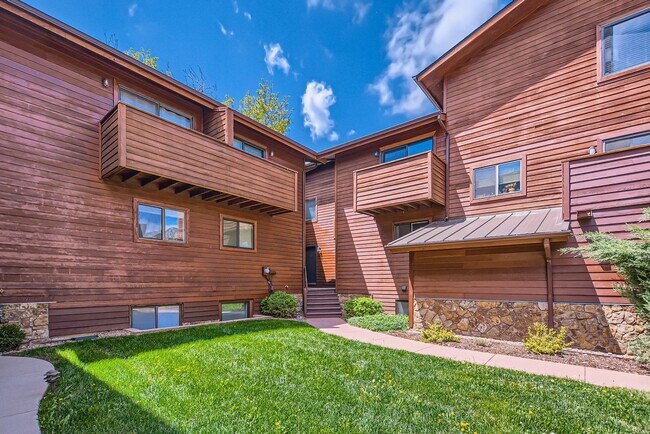 Building Photo - Cozy 2 BDR Home in Boulder with Hot Tub