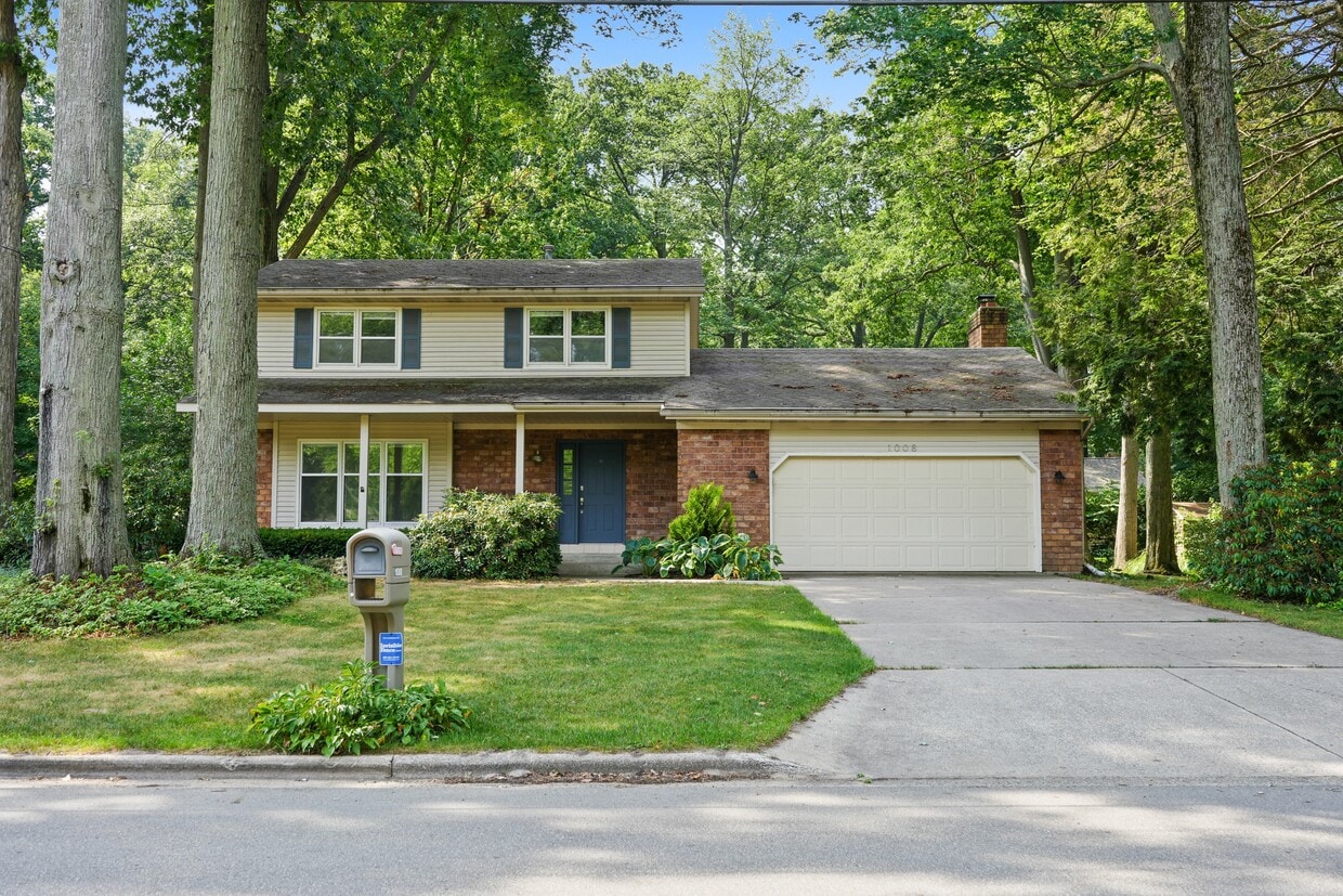 Primary Photo - 1008 Forest Hills Dr