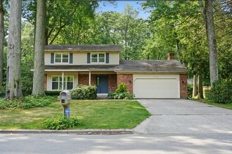 Building Photo - 1008 Forest Hills Dr