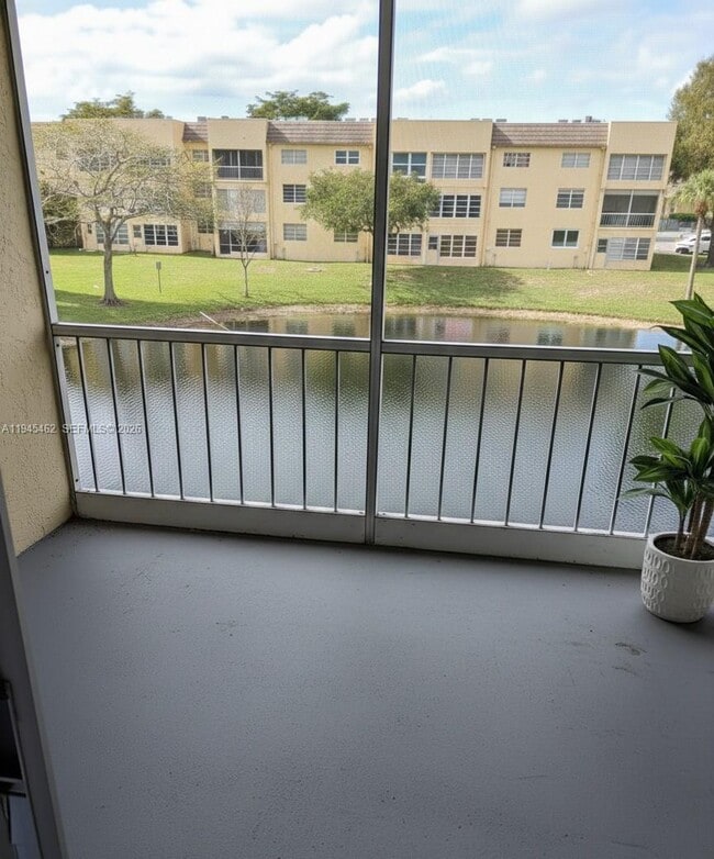 Foto del edificio - 5841 NW 61st Ave