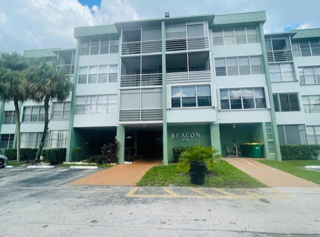 Building Photo - 2751 Taft St