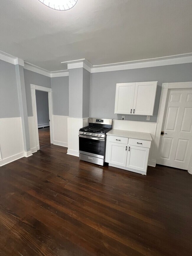 Building Photo - 456 Poplar St