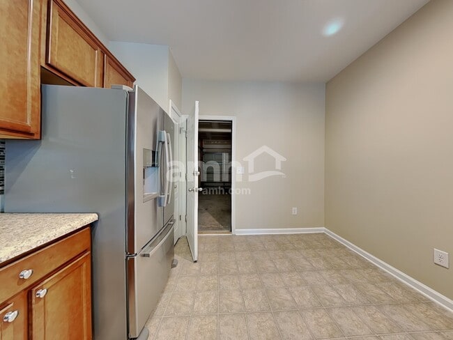 Foto del edificio - 4340 Lyman Ave