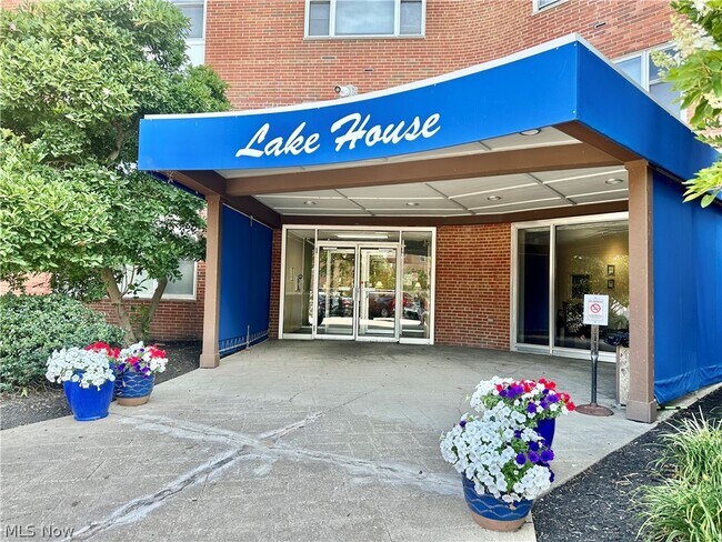 Foto del edificio - 11850 Edgewater Dr