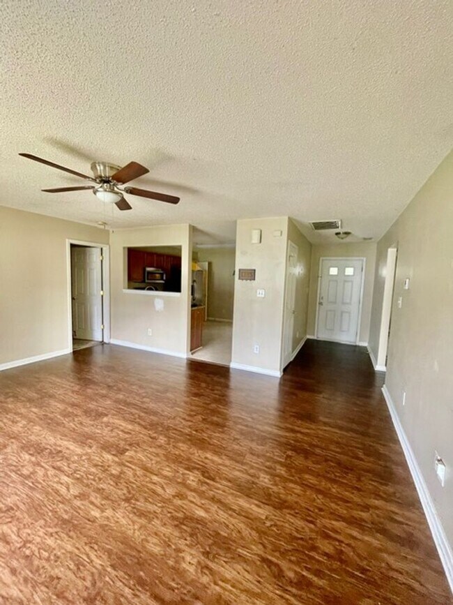 Foto del edificio - Must see this Adorable 3 bedroom 2 bath 2 ...