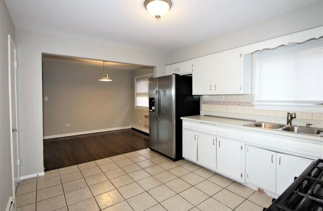 Foto del edificio - 1324 Maple Ave