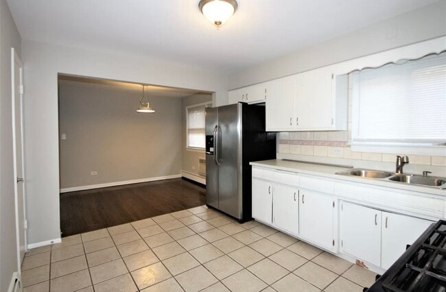 Building Photo - 1324 Maple Ave