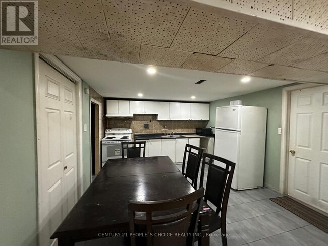 Building Photo - 142 Silverstone Dr