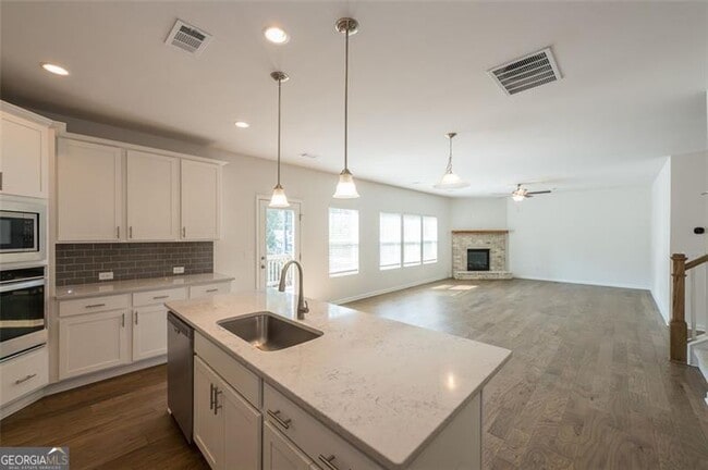 Building Photo - 921 Hickory Leaf Ct SE