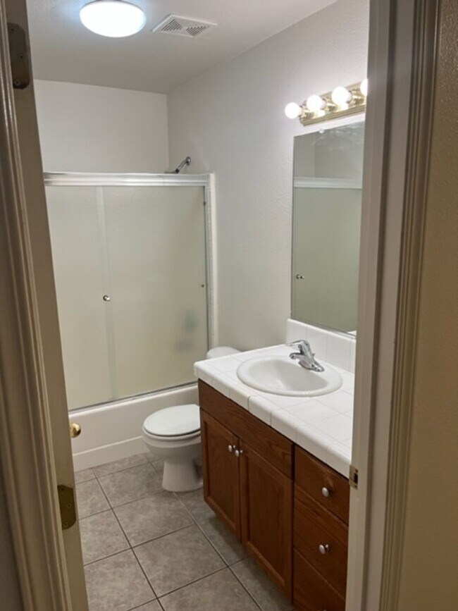 Building Photo - 4 BR 2 Bath Riverdale Home AVAILABLE NOW!