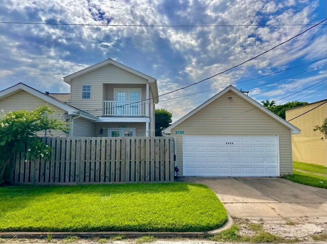 Foto principal - 2725 42nd St