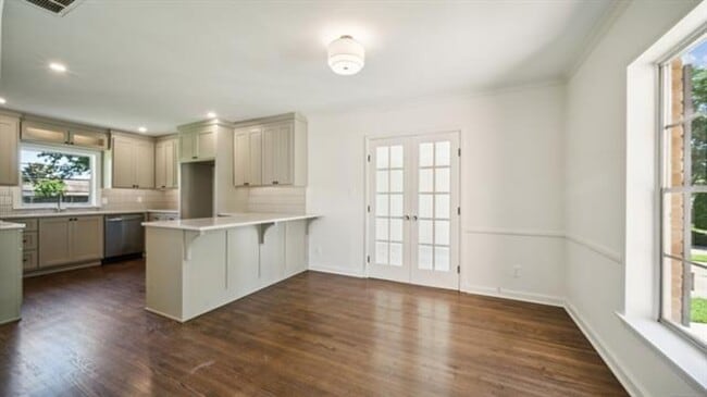 Building Photo - Incredible renovation near 21st & Lewis.