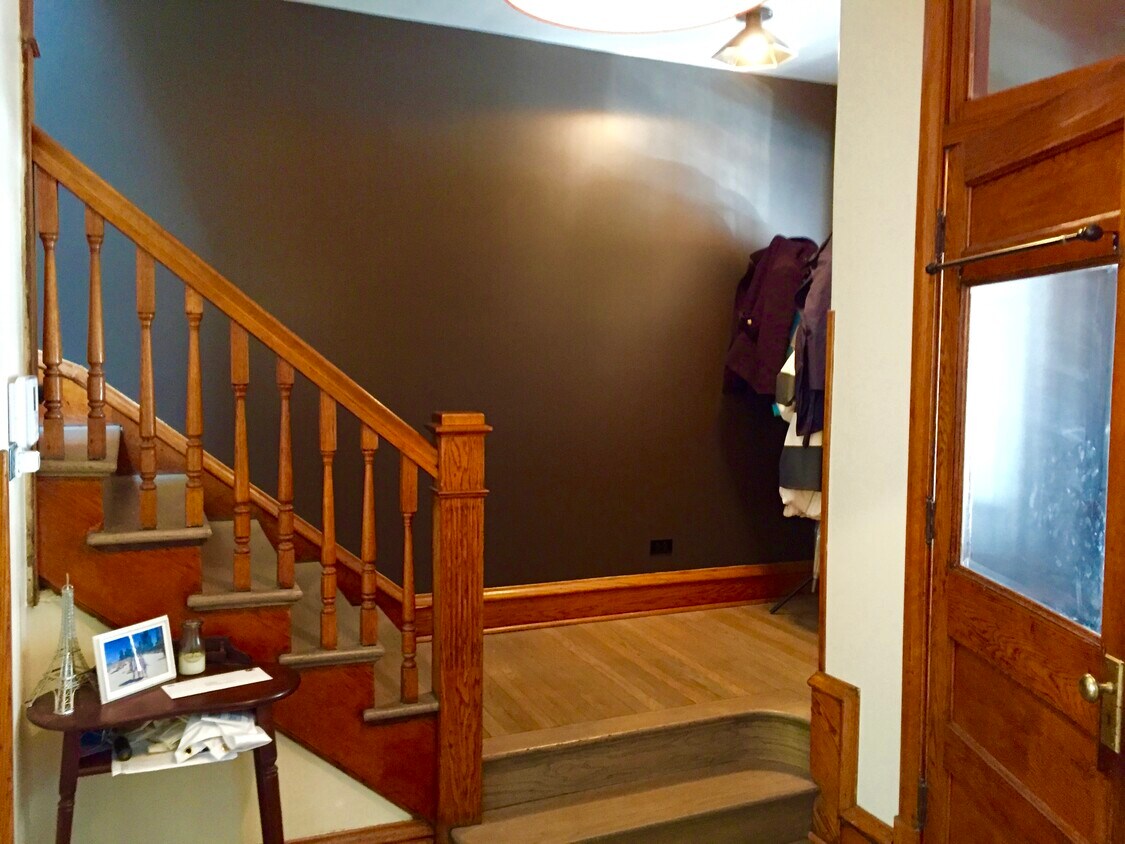 Entry Hall - 3812 N Wilton Ave