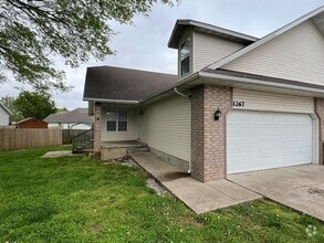 Building Photo - 1267 Pinhook Dr