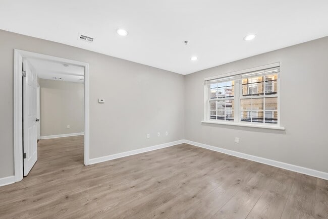 Building Photo - 413-415 9th St