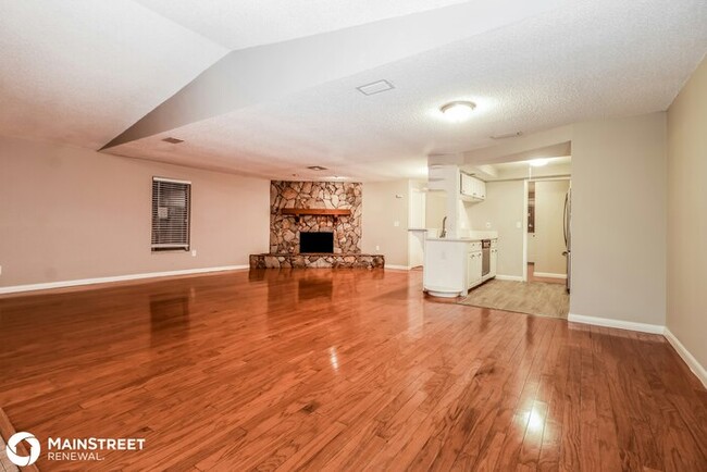 Building Photo - 2053 Whitney Dr, Clearwater, FL 33760