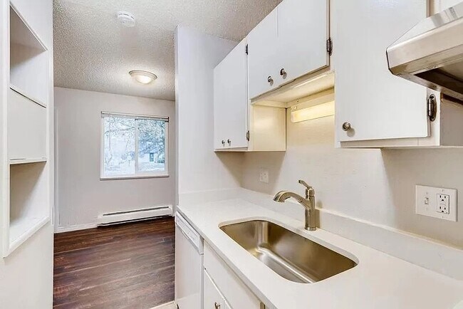 Foto del edificio - 5875 E Iliff Ave