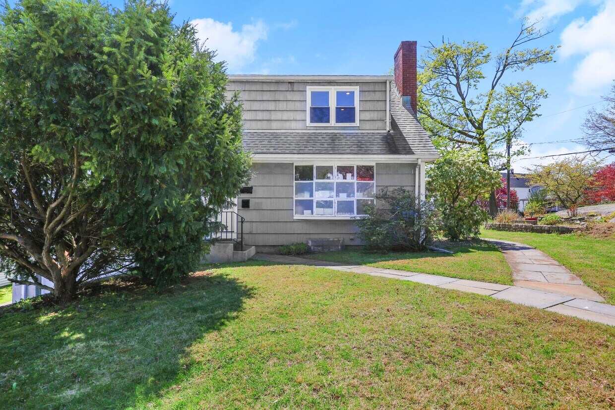 Primary Photo - 8 Reynolds Pl