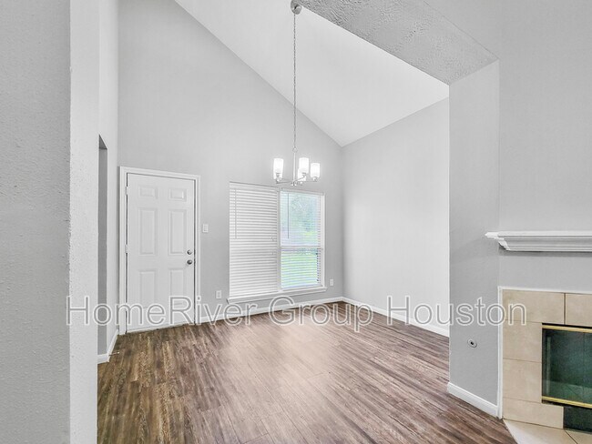 Foto del edificio - 11930 Cottonwood Ln