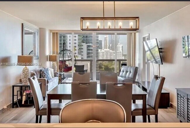 Foto del edificio - 1717 N Bayshore Dr