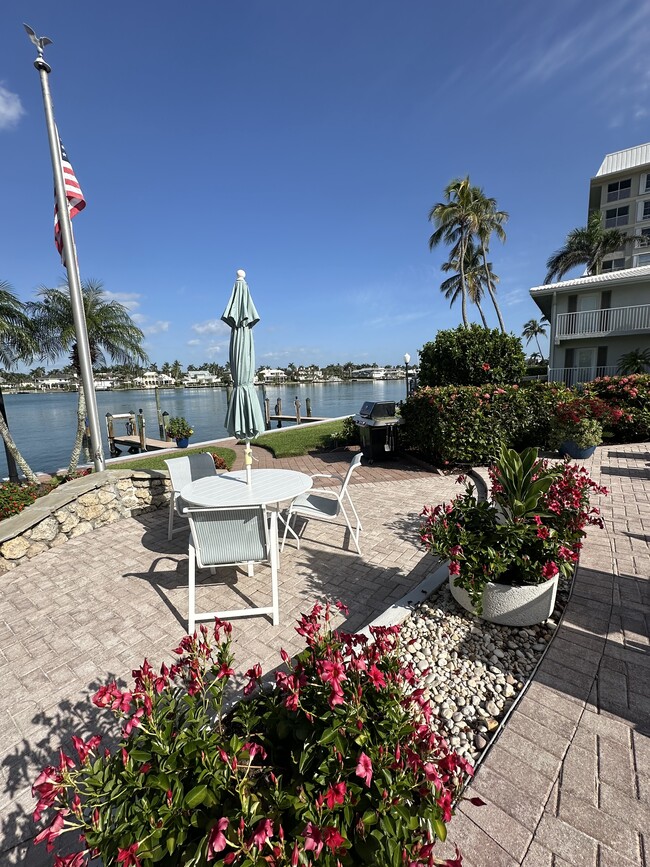 Building Photo - 2800 Gulf Shore Blvd N