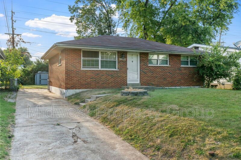 Foto principal - 11809 Bridgevale Ave