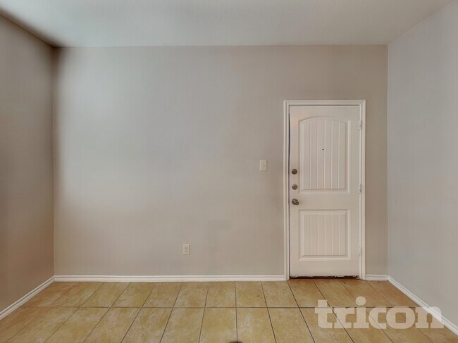 Foto del edificio - 247 Haywood Cir
