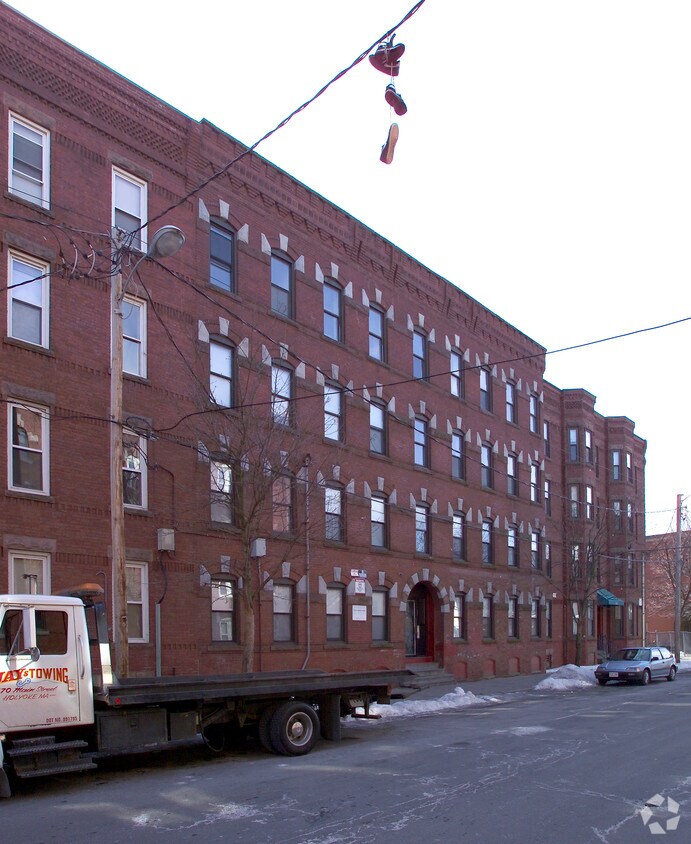 Building Photo - 534 S Bridge St