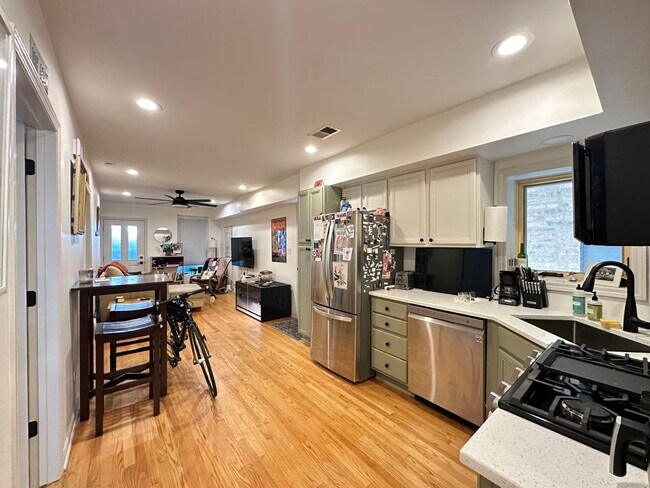 Building Photo - 1424 N Bosworth Ave